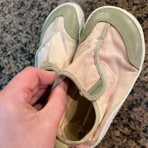 Vivo bearfoot shoes GAIA PRESCHOOL
PEACH MELBA
KIDS SIZE
US 9.5
